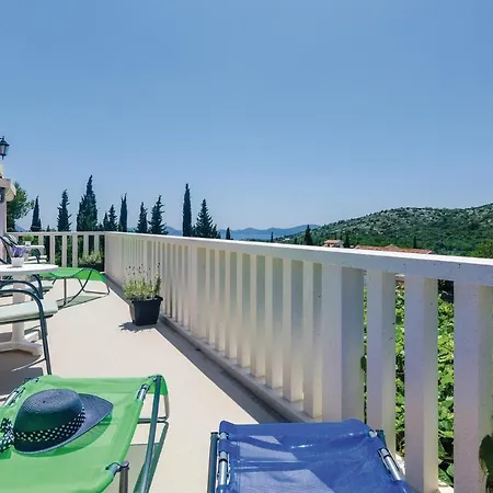Apartment In Ston