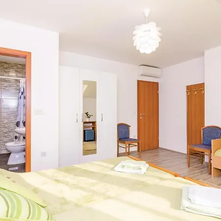 Apartment In Ston